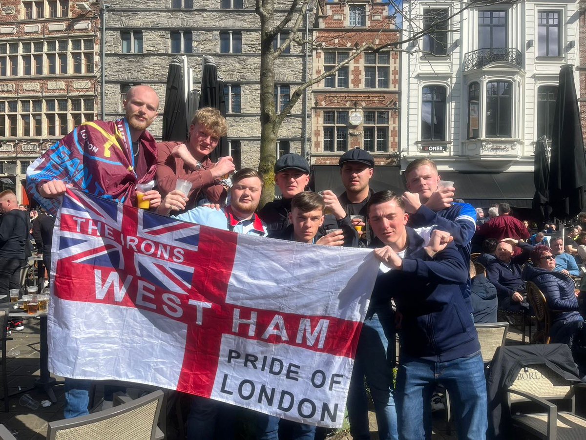 WHUhxrry's tweet photo. What a year it’s been with the boys one I’ll never forget roll on 24❤️⚒️ https://t.co/pfHgCeZDAJ