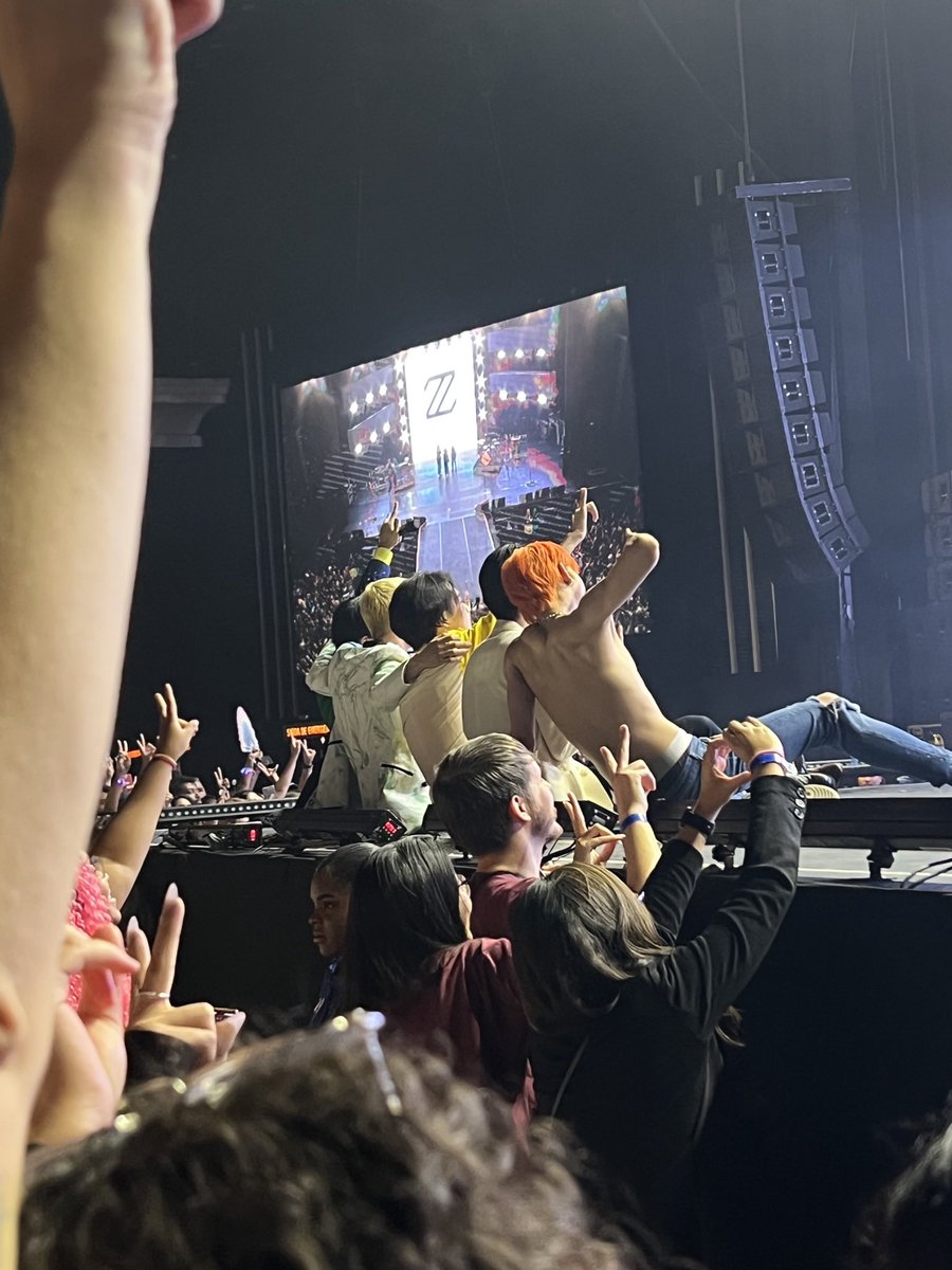 LobeProjetos's tweet photo. Os meninos que canta esperança conquistou o coração da adm e de muitos no #asiastarfestival 
Eles entregou tudo!!
Adms não vê a hora de ver os meninos em 2024 @official2z https://t.co/RbRdIvoGIx