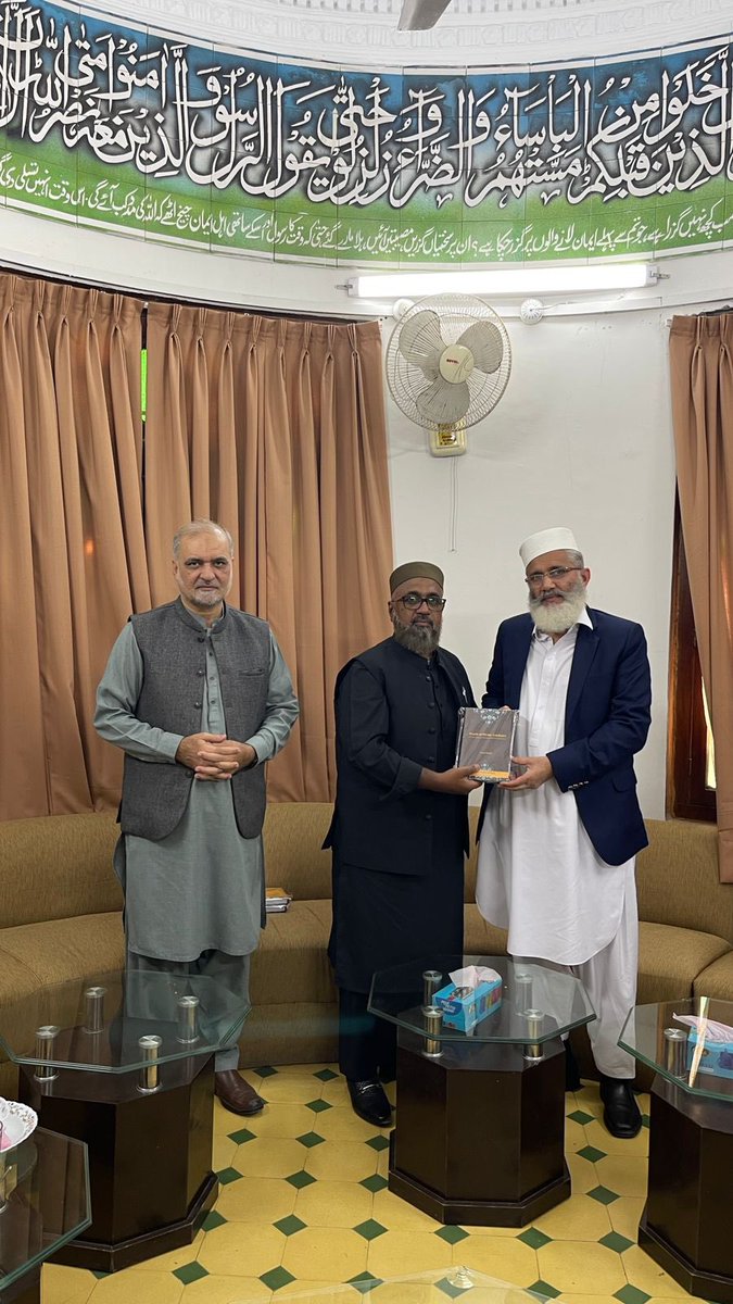 IfamAustralia's tweet photo. Secretary General @IfamAustralia , Br. Usaid Khalil presenting IFAM’s publication 
Title: 𝐏𝐞𝐚𝐫𝐥𝐬 𝐨𝐟 𝐃𝐢𝐯𝐢𝐧𝐞 𝐆𝐮𝐢𝐝𝐚𝐧𝐜𝐞

to Ameer @JIPOfficial Mr. @SirajOfficial and Ameer @KarachiJamaat Hafiz @NaeemRehmanEngr 

#ifamaustralia https://t.co/OTfA3OCO2b