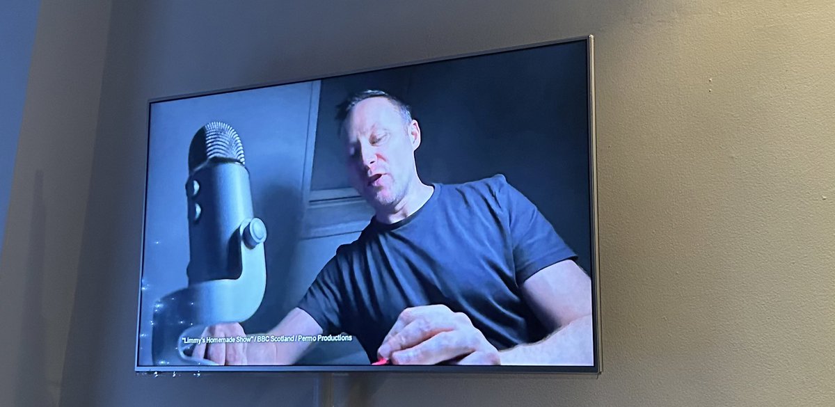 GraemeKerr3's tweet photo. @DaftLimmy on the new year telly, all my dreams have come true https://t.co/L3s3jgV2mu