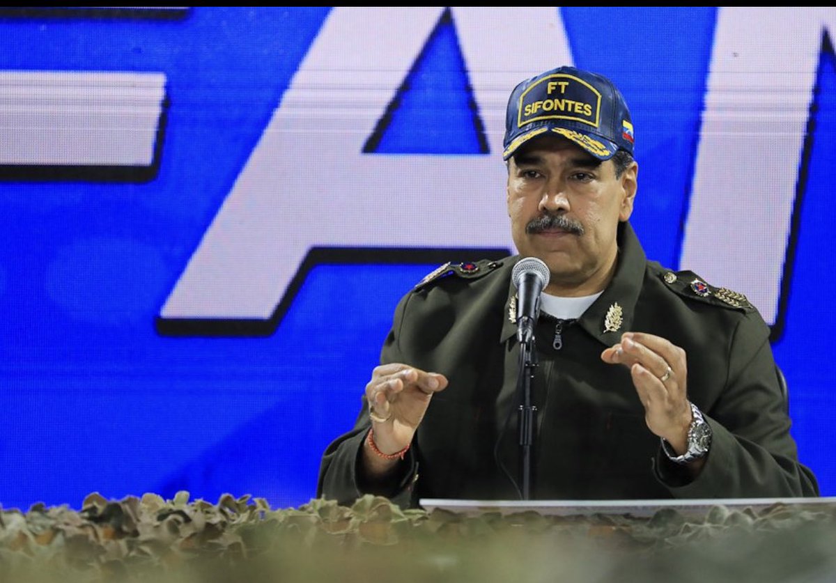La #FANB en cumplimiento de las órdenes de nuestro Comandante en Jefe <a href="/NicolasMaduro/">Nicolás Maduro</a> luego de desplegar las fuerzas y los medios de combate aeronavales y aeroespaciales de reacción rápida de la Fuerza de Tarea “General Domingo Sifontes” para garantizar la defensa territorial ante