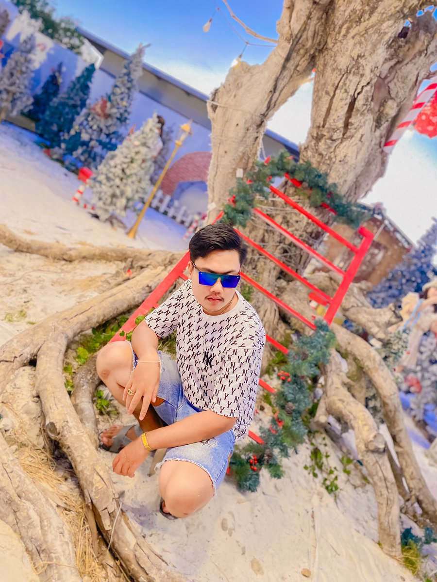 weerawatpee's tweet photo. Happy new year 🎆🎊 https://t.co/HovsuxOIdx