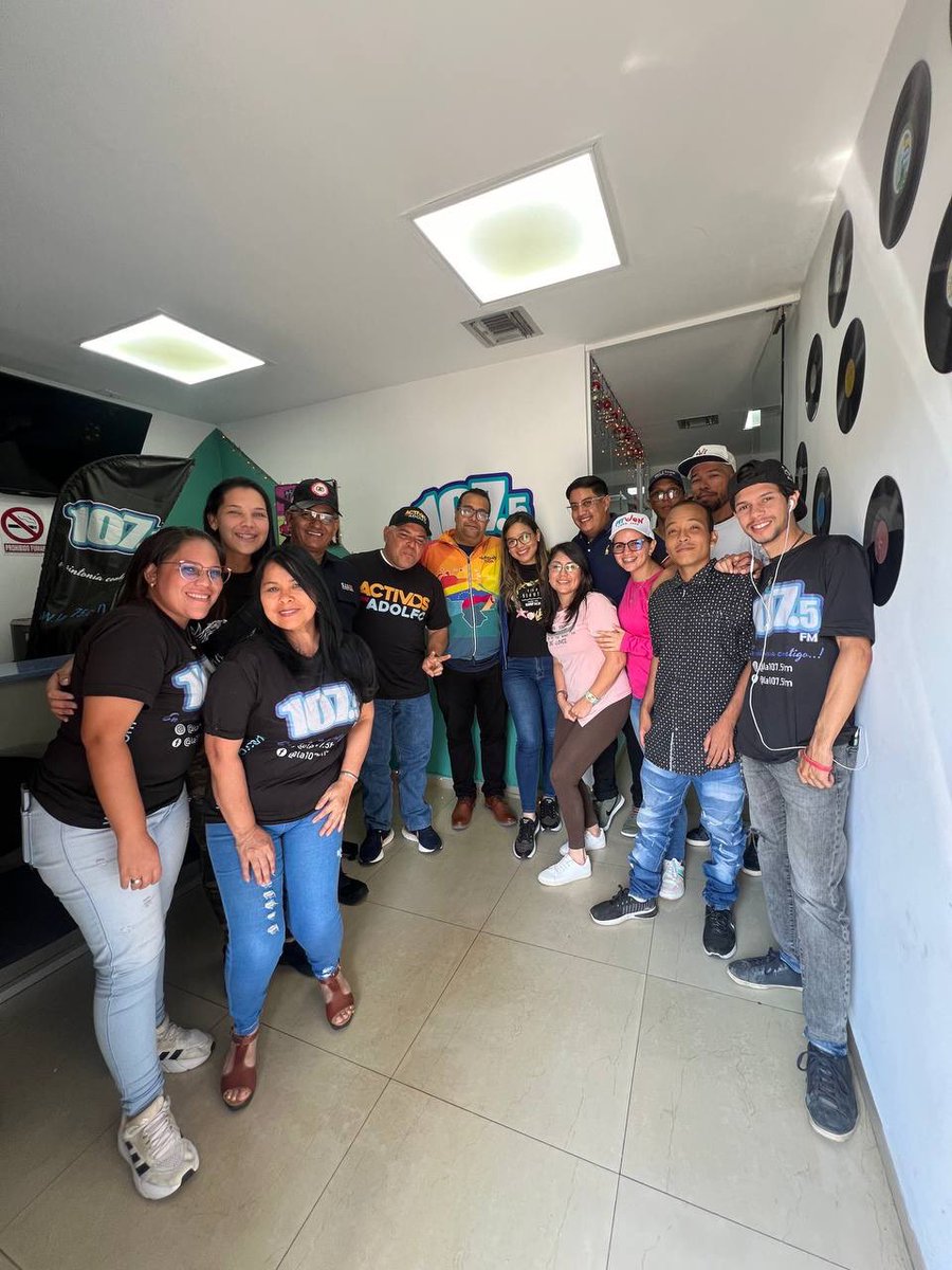 AdolfoP_Oficial's tweet photo. Cerramos el año con un bonito programa especial para dar un balance de la gestión en materia de seguridad y salud, también interactuamos con el pueblo y compartí con el equipo de producción y guardia de este día. Gracias le doy a Dios por darnos vida y toda la fuerza para seguir este 2024 trabajando por los larenses.