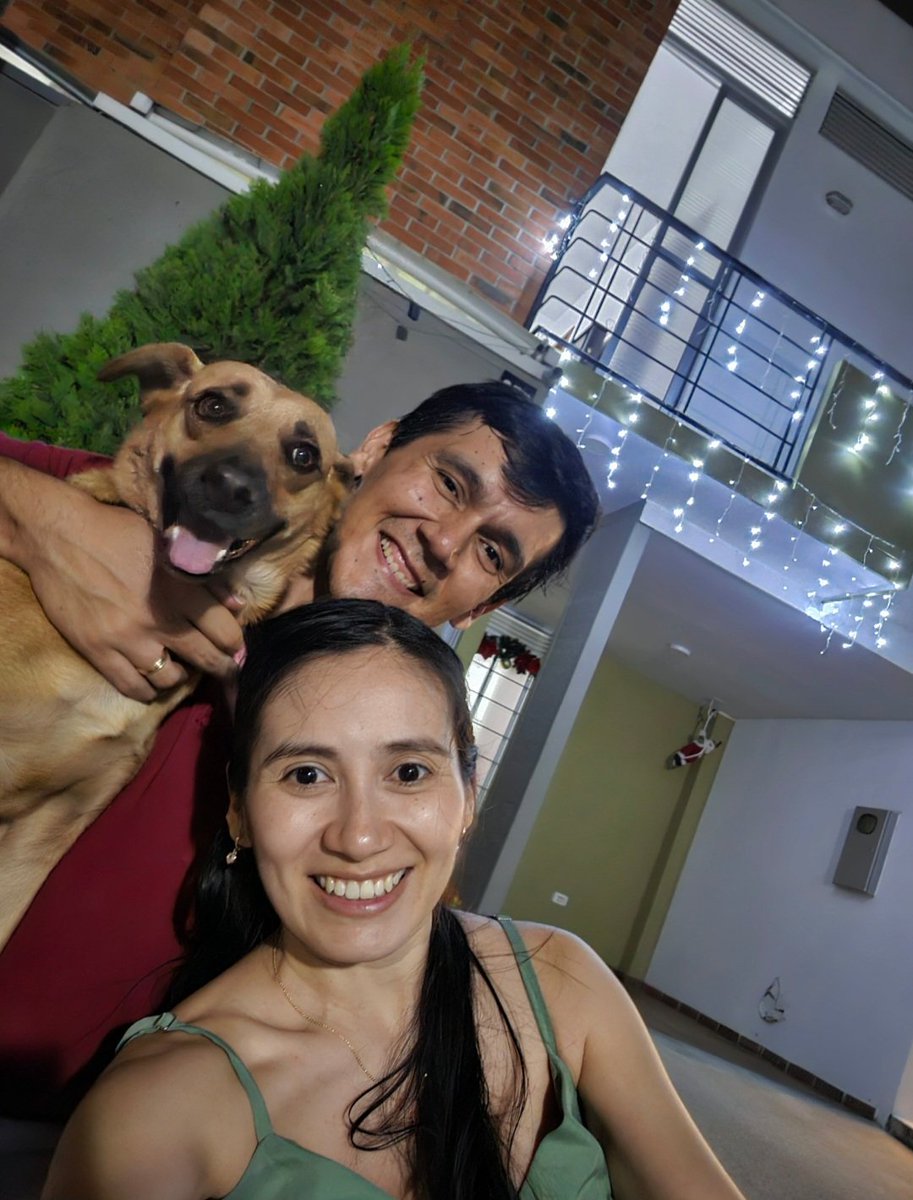 Hectiqui's tweet photo. Hace un año compartí esto y me alegro muchísimo haber aclarado que era hasta ese momento mi mejor año... Porque este definitivamente lo superó... Y lo que se viene para el 2024 espero sea aún más increíble... Mi 2023 en 4 fotos --> https://t.co/6QrlfFHQpI