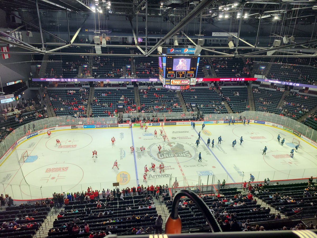 TJKu29's tweet photo. Back at the Van, this time to see @griffinshockey end 2023 taking on the North-leading @monstershockey
Michael Hutchinson in net for GR...and Pavel Cajan in goal for CLE
#GoGRG #GRvsCLE #AHL #NHL https://t.co/fwbPJ7Xd8I