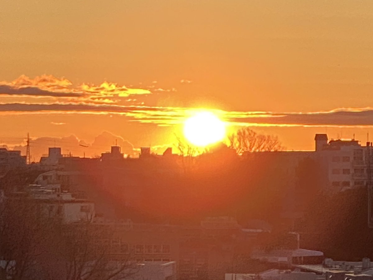 Happy New Year 2024🎍

The first sun rise of the year! @ Tokyo