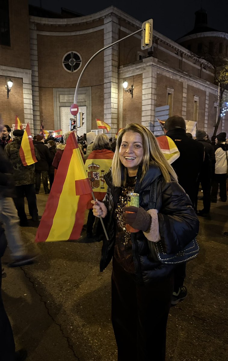 Ya en #Ferraz #FinDeAñoEnFerraz 
#FerrazNoSeRinde 
¡Feliz 2024! Y a seguir con la #MovilizaciónPermanente
¡Viva España 🇪🇸!
