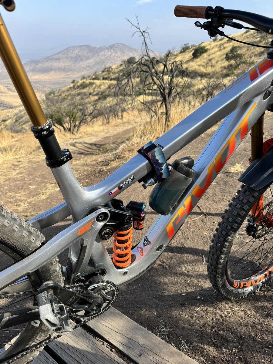 francjst's tweet photo. Último pedal del año, el cerro y la bici lo mejor de la vida. https://t.co/Ej2aEsT148