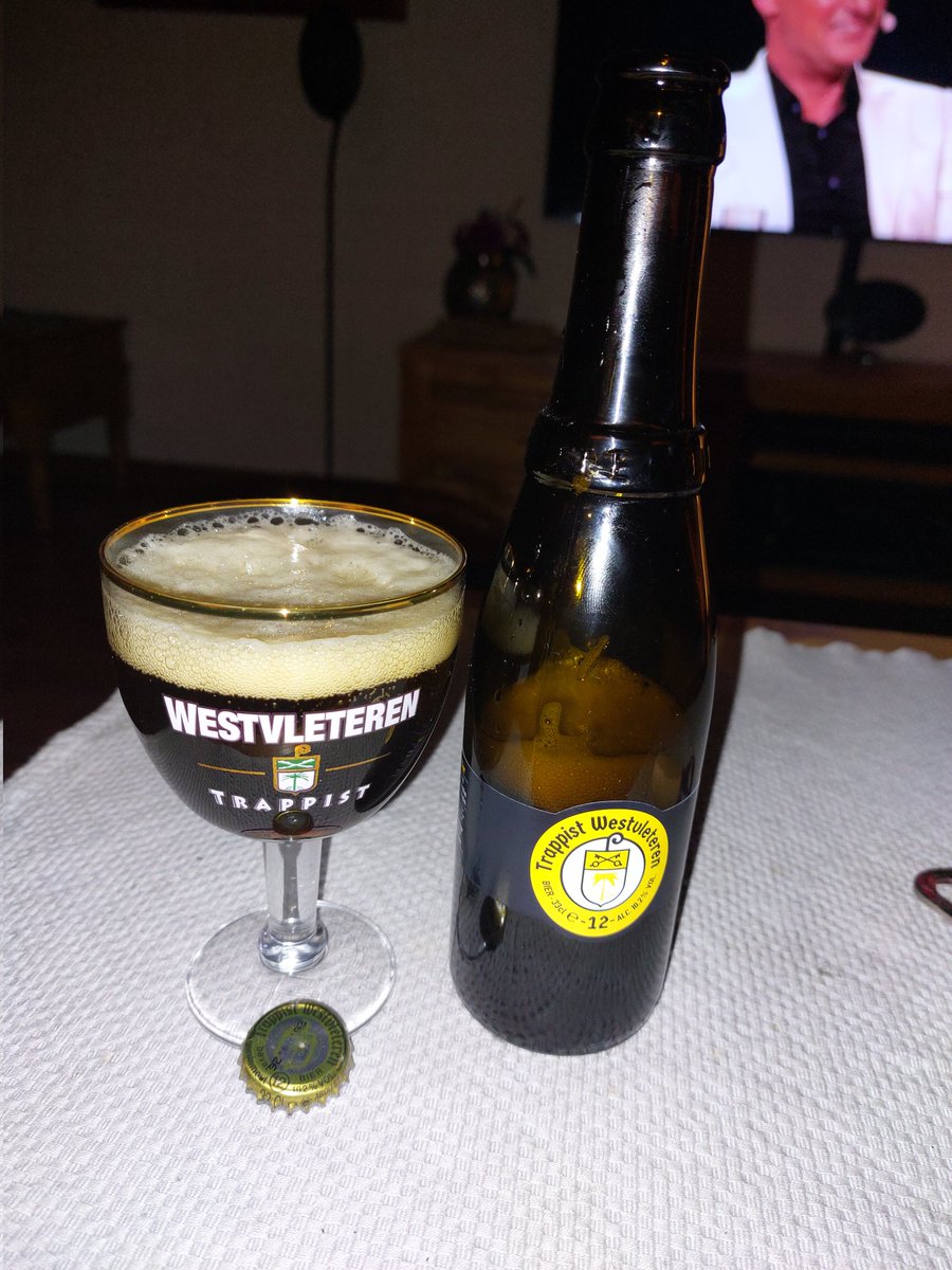 BenschopElroy's tweet photo. Time for a Monks #beer Trappist 10,2% Westvleteren 12 brewed by Brouwerij De Sint - Sixtusabdij van Westvleteren🇧🇪
Quadruple 😋👌
Fantastic evening, including a #topbeer I drink this beer now and then, so it remains a special delicacy. Must have #cheers 🍻🍻 https://t.co/6vOTj4bplj