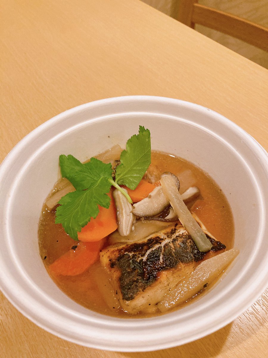 あけましておめでとうございます🙇‍♂️
今年もよろしくお願いいたします🙏
ひょうたん島は元旦より営業します✨️
本日は2時間飲み放題+おでん2品で3000円🤣
皆さんのご来店お待ちしております😆
ひょうたん島