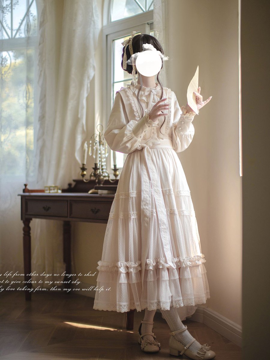 奏鳴曲を奏でる刺繍ジャンパースカートとフリルリボンブラウス