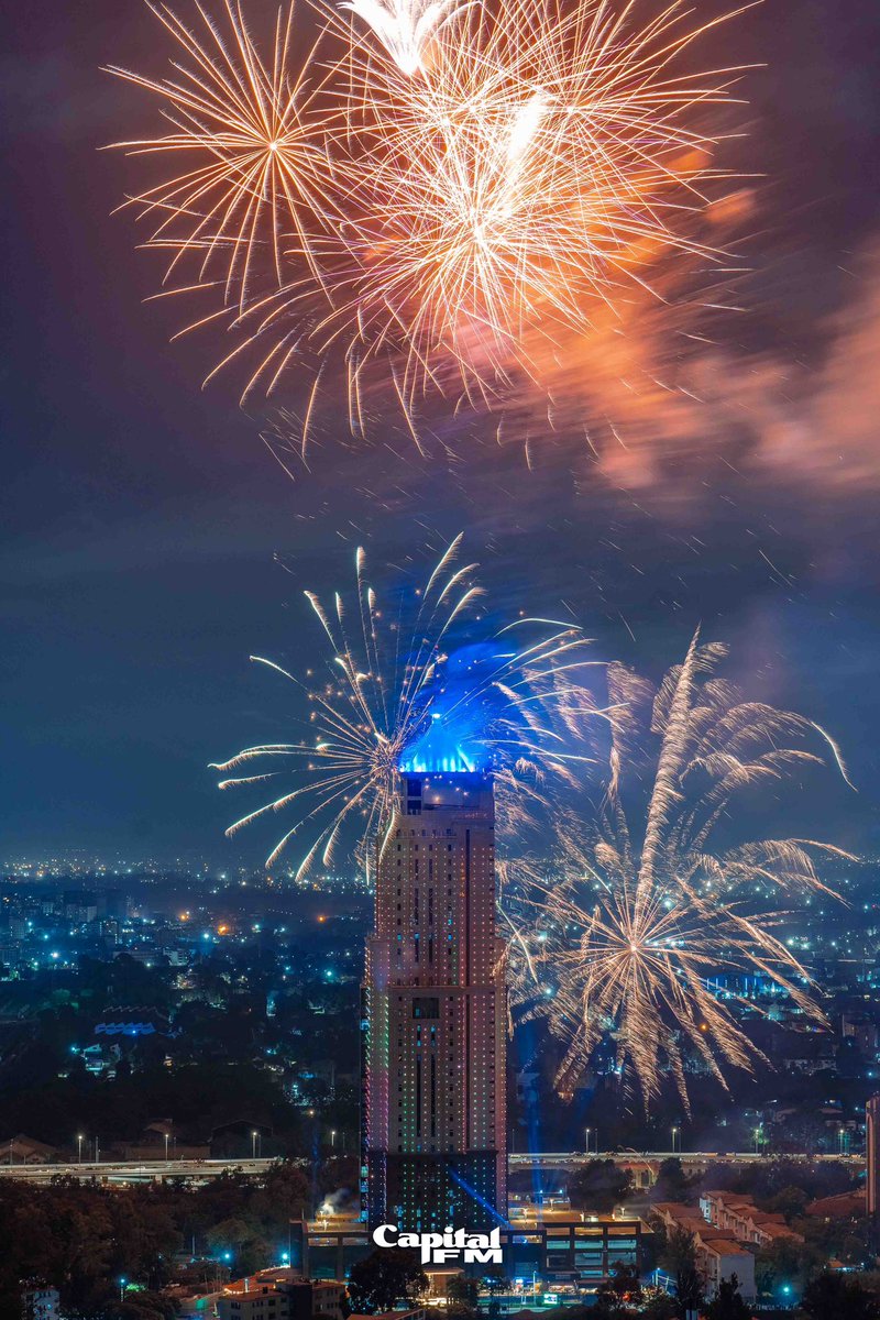 CapitalFMKenya's tweet photo. .@OldMutual_Ke’s New Year fireworks display was nothing short of spectacular 💥 

#OMfireworks https://t.co/wii5u0Nxpz