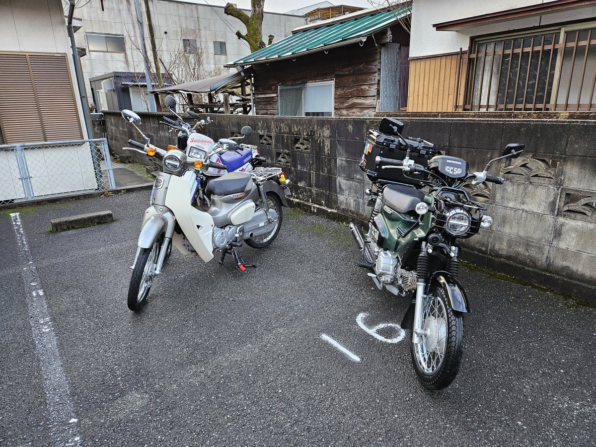 can327can's tweet photo. オシャレは足元からって言うけどリム磨いてサイドウォール拭いただけでかなり映えるわ(新年早々洗車)(3大も洗車)(寒い)
#クロスカブ
#クロスカブ50
#CROSSCUB
#CROSSCUB50
#ホンダ
#HONDA https://t.co/BHB7zamGDZ