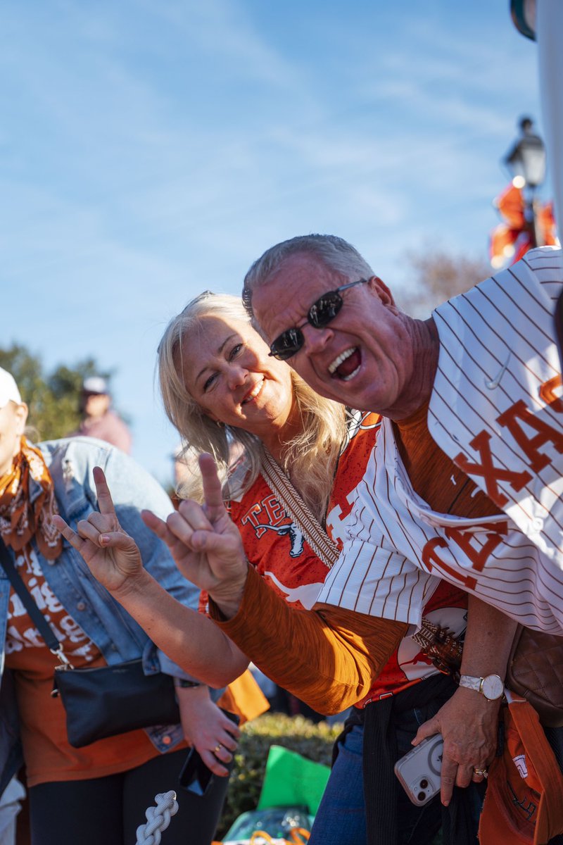 TexasLonghorns's tweet photo. Longhorn Nation reporting for duty 🫡

#HookEm https://t.co/uifyRNNr4Q