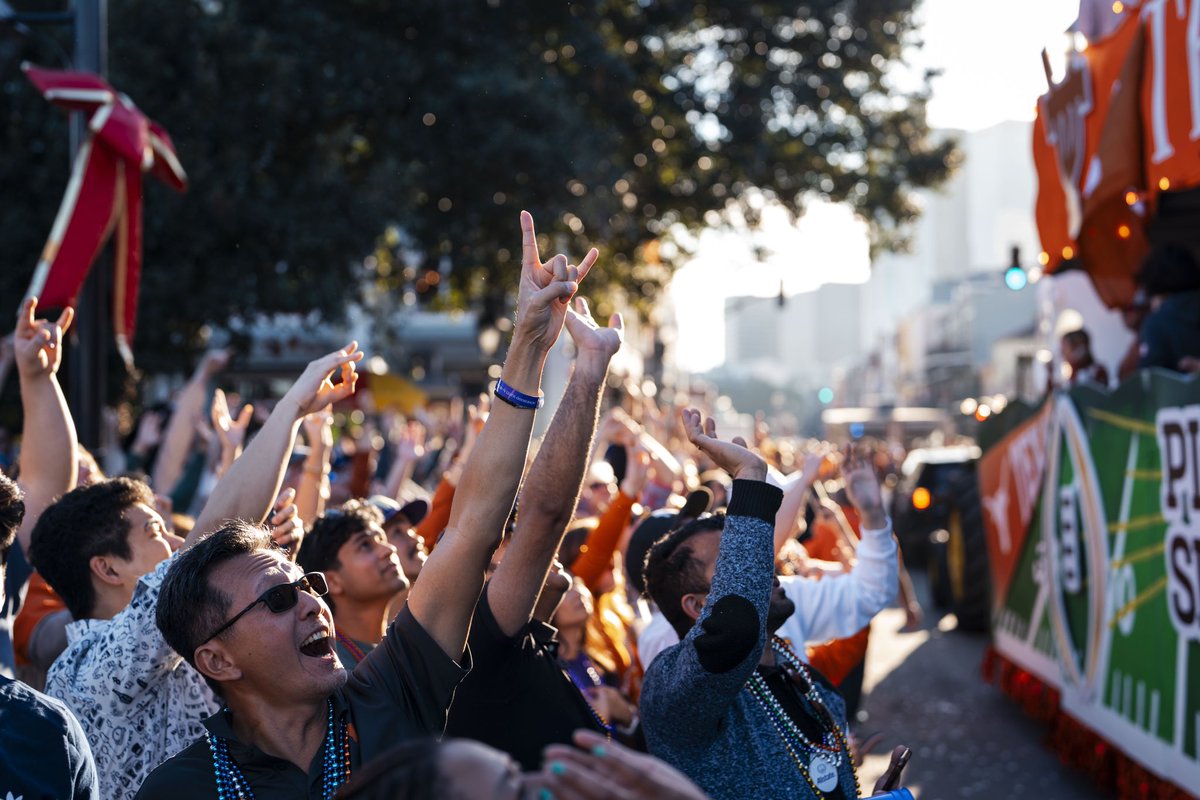 TexasLonghorns's tweet photo. Longhorn Nation reporting for duty 🫡

#HookEm https://t.co/uifyRNNr4Q