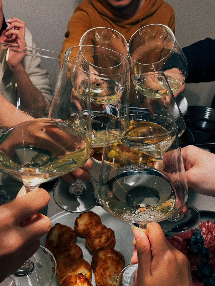 tiptreez49's tweet photo. Ready to take on these new beginnings.
We're trusting you,I just know this new year will be a good one.🎆🎇🎆
#London https://t.co/F6SWL4jxNk