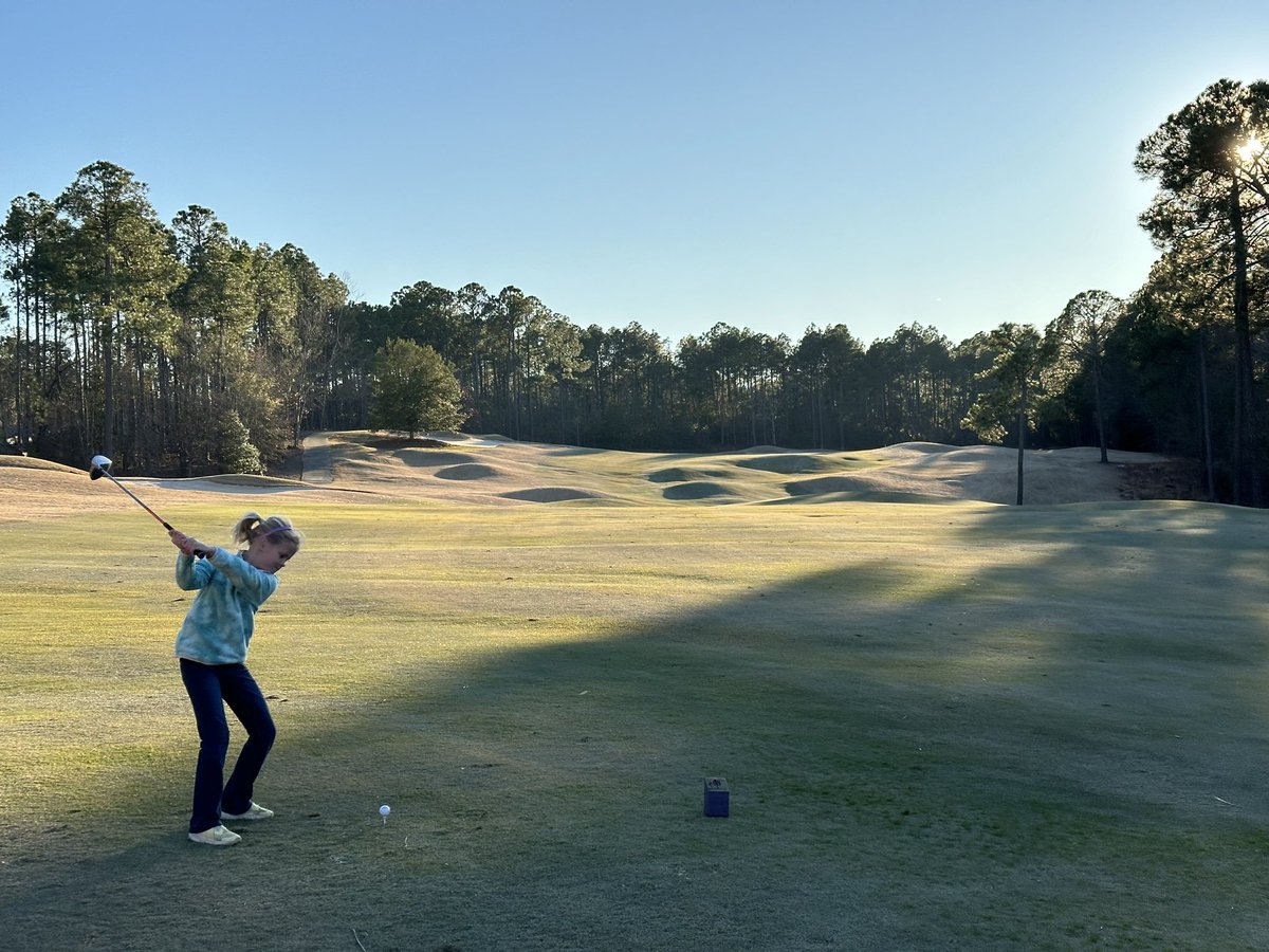 DriveChipSip's tweet photo. Squeezing in our last few holes of the year. https://t.co/oi00Y4h1eQ