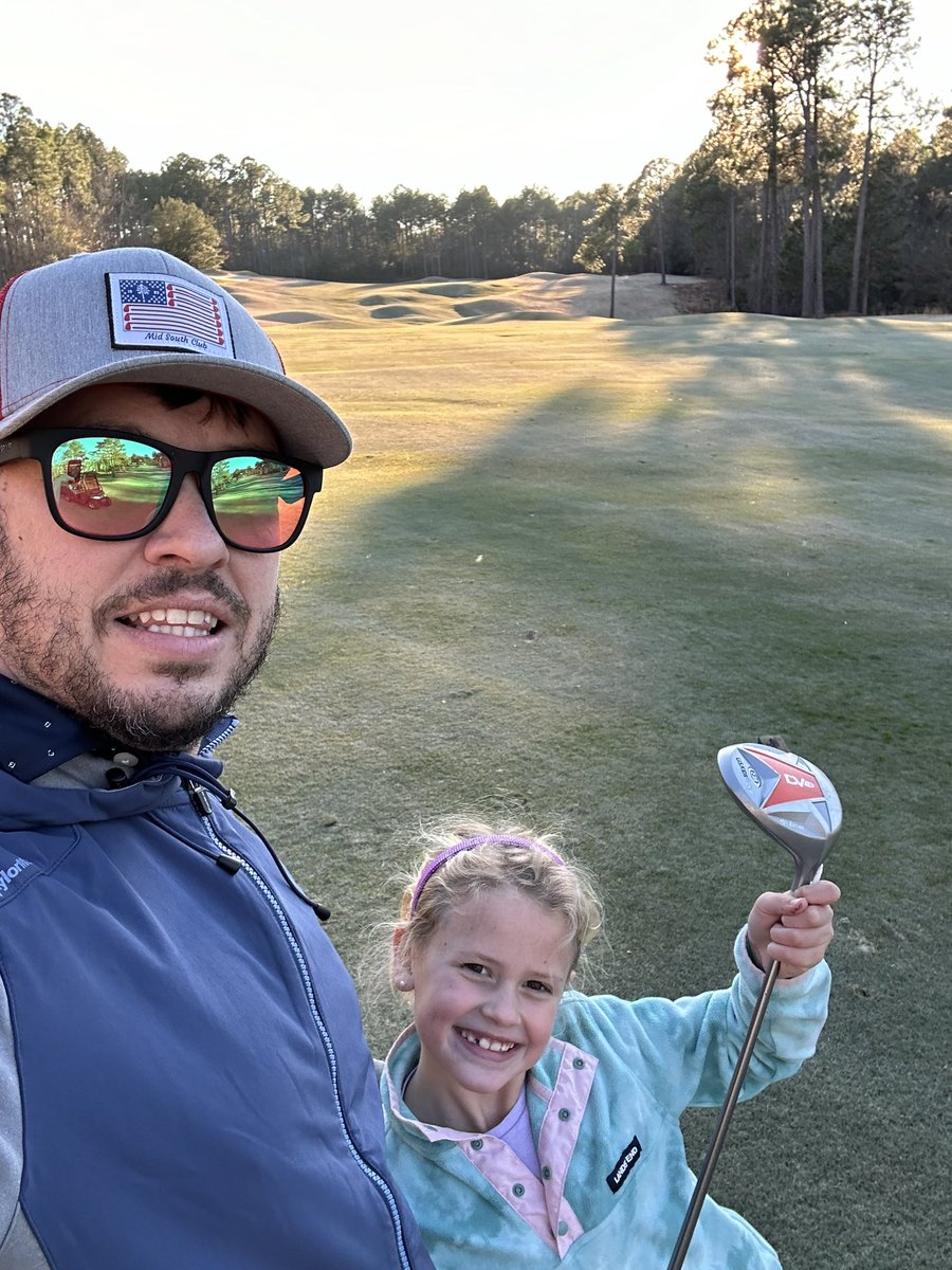 DriveChipSip's tweet photo. Squeezing in our last few holes of the year. https://t.co/oi00Y4h1eQ