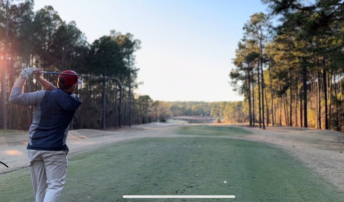 DriveChipSip's tweet photo. Squeezing in our last few holes of the year. https://t.co/oi00Y4h1eQ