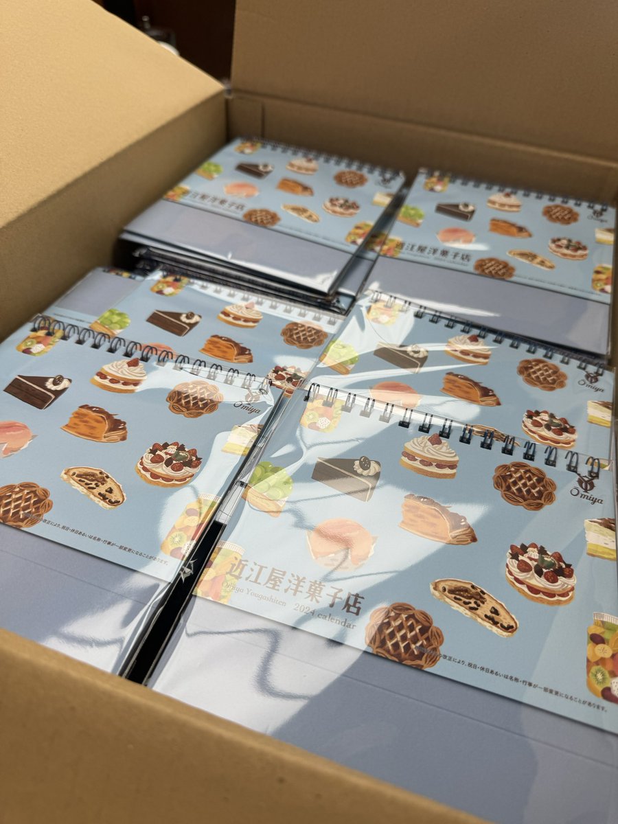 明けましておめでとうございます！

お正月の企画として🎁
近江屋洋菓子店のオリジナルカレンダーをこちらのアカウントをフォロー(<a href="/omiyayogashiten/">神田近江屋洋菓子店 🍰</a> )&amp;リポストで抽選で50名の方々にプレゼント致します👏

応募期限は1月3日の23:59までとなります！ぜひ皆様のご応募お待ちしております👨‍🍳👩‍🍳