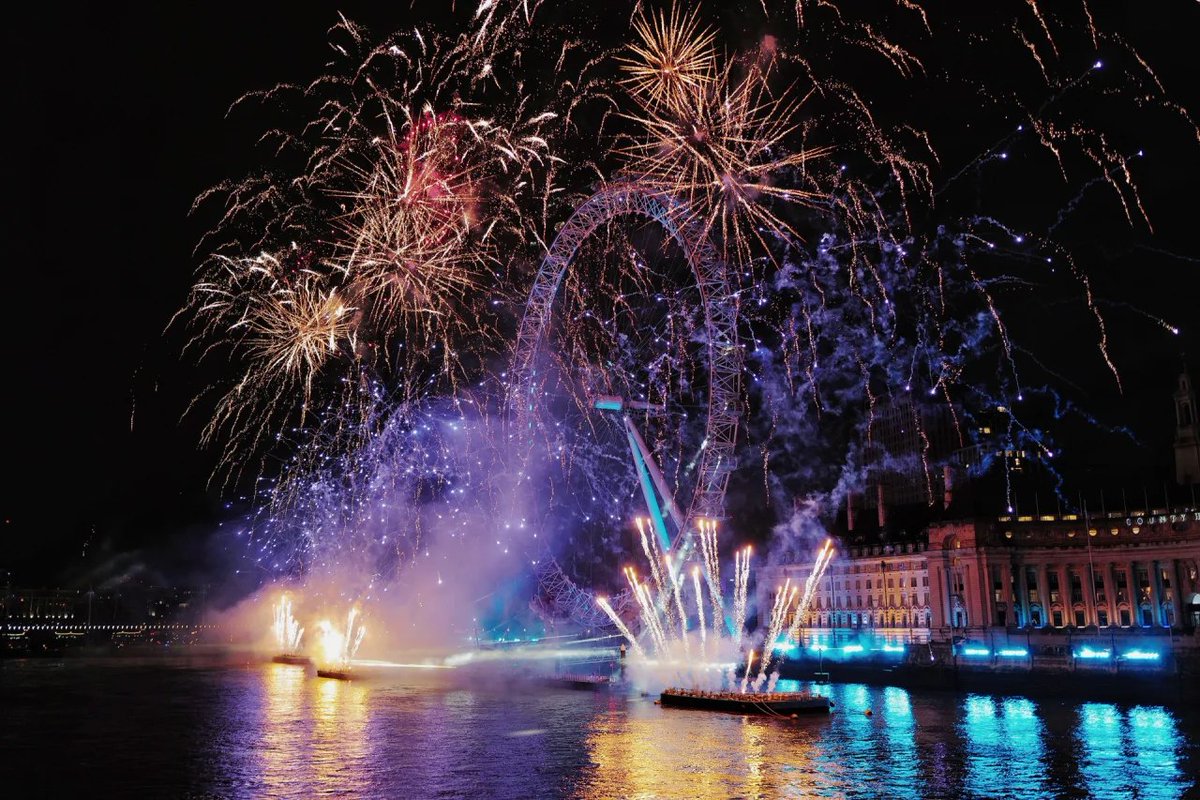 zefrank749's tweet photo. A Happy New Year London. Welcome 2024. https://t.co/MK39hpGKru