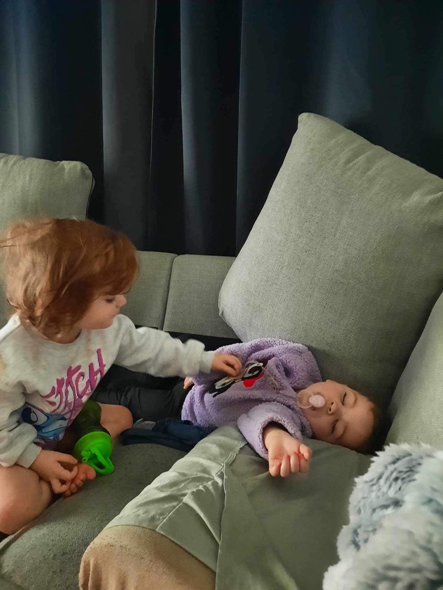 Kimmymac07's tweet photo. It’s been one heck of a year, from surviving sepsis, having 4 surgeries and 3 psychiatric admissions to going on amazing family holiday. Finding out I’m going to be an auntie again. Sending hugs to everyone and wishing you all a happy new year 🥳 https://t.co/fviOpI0WXW