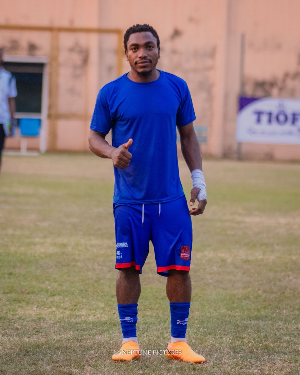 KacheBoris's tweet photo. I wish you ALL a Happy New Year 2024 🎉

A BIG THANK YOU for the constant support 🙏🏾

May this new year be prosperous for you and your loved ones.

📸 Neptune Pictures

#MangwaBoys #KacheBoris #BamboutosFC #MTNEliteOne #Cameroon https://t.co/zxZGJrJMB5