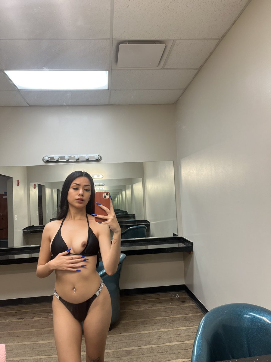 CelebsHG's tweet photo. Mommy 🥵🤤 https://t.co/B4pSTd7Lwn