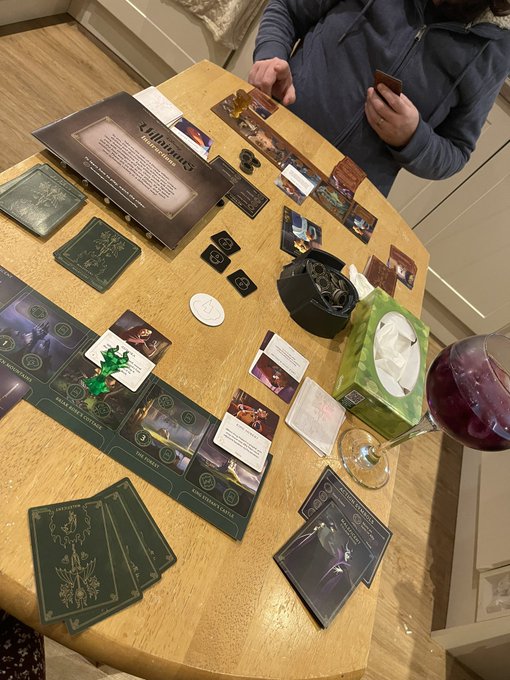 Happy new year! Off to bed now cba to stay up Xx love you all!! https://t.co/brYBb3urWi