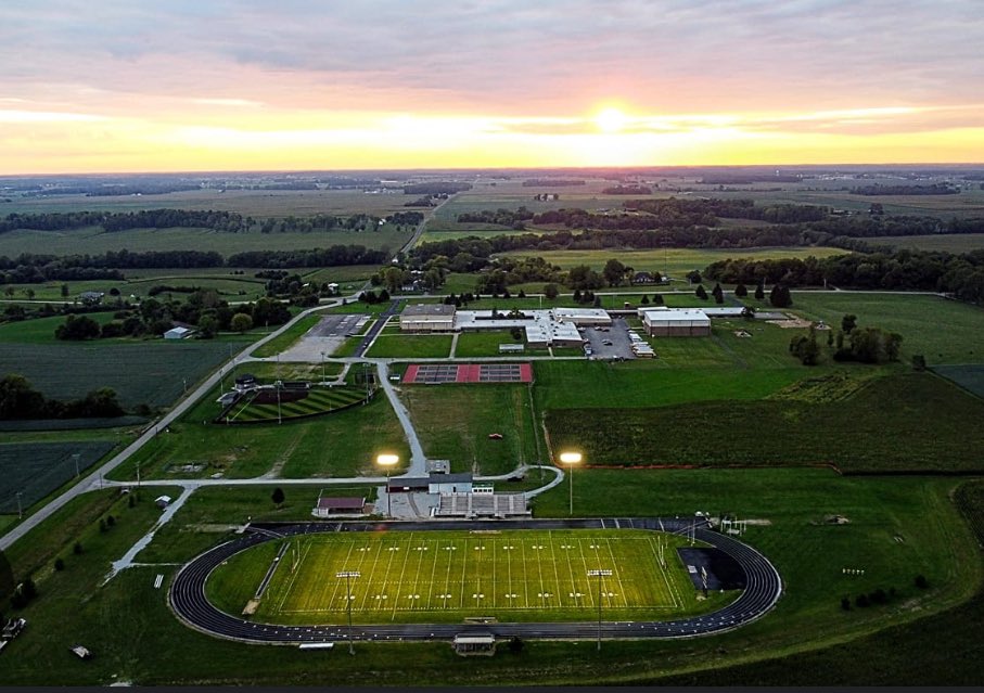 Moffettfb53's tweet photo. The last 4 years this has been home and I loved every minute of it. Fighting alongside my brothers every Friday night, all of the blood/sweat on the practice field, and so many great memories! Can’t wait to gain more memories next year! #TitanPride #WheresHome @CoachTotheroh59 https://t.co/wBE5u74nHG