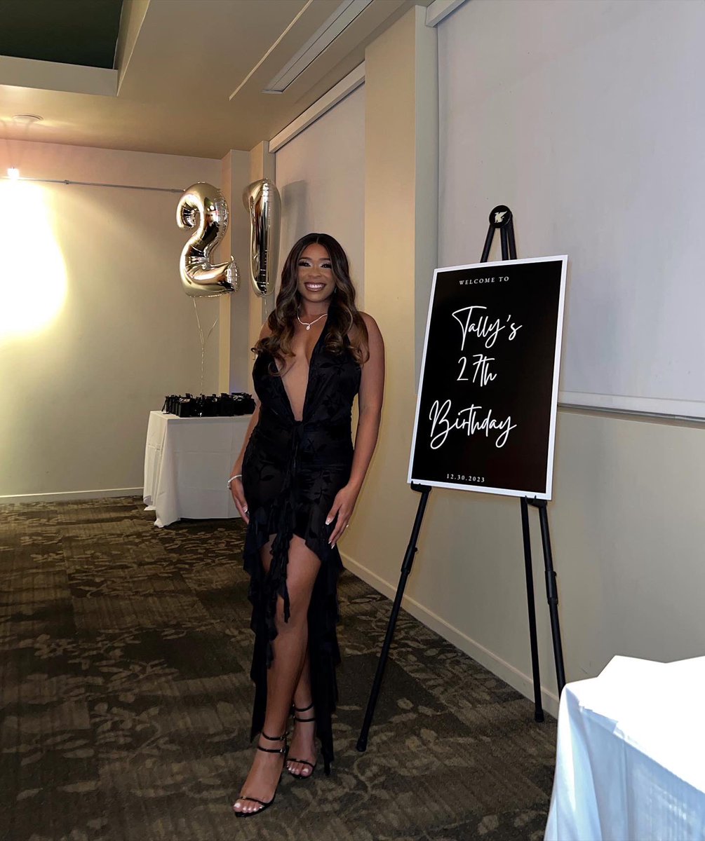 tallyjoyce's tweet photo. Year 27🖤🥂 https://t.co/UMwr1d6iau