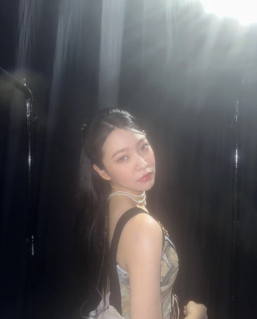 hkhyeri's tweet photo. · 𝗁𝗒𝖾𝗋𝗂𝗆𝗂𝖾𝗌𝖾 𝗉𝗈𝗌𝗍 #hkgram, 

thank you, 2023. welcome, 2024. with love, hyeri. 🤍 
ready for #hksilver! https://t.co/c2HCDetwb7