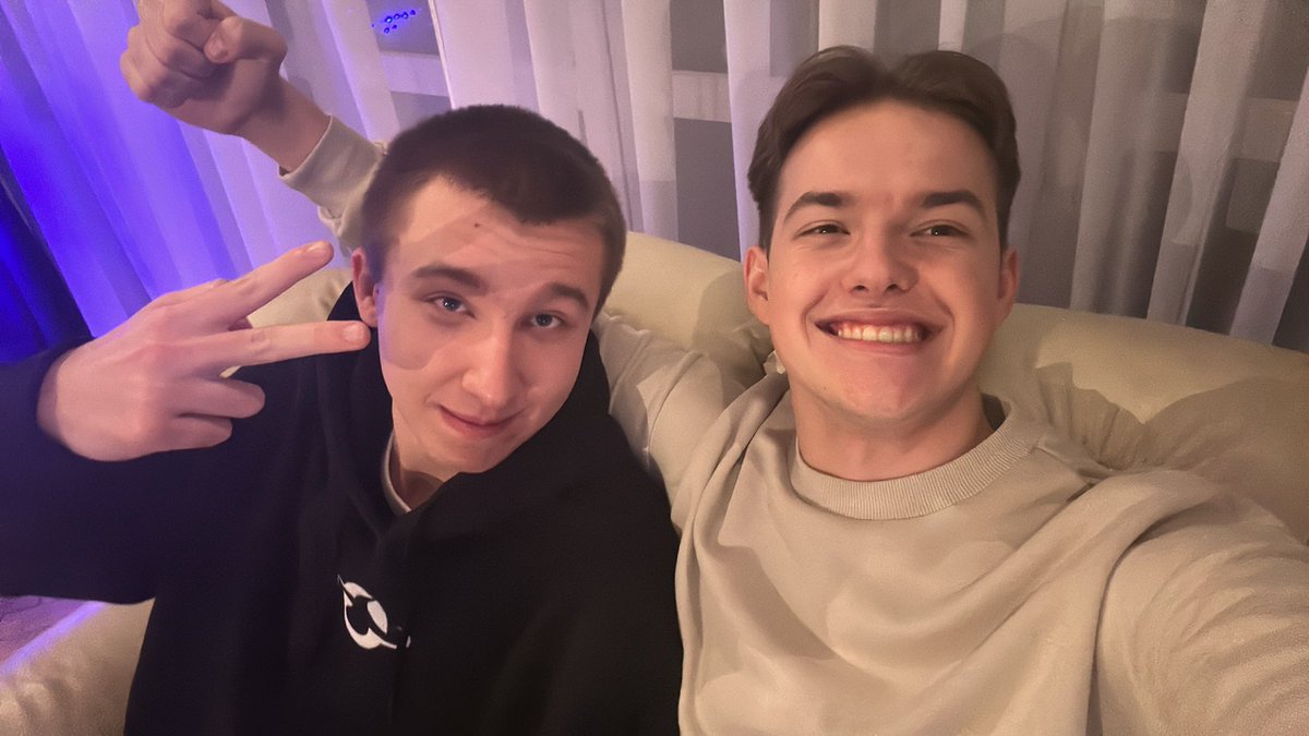 ZAXSEK tweet media