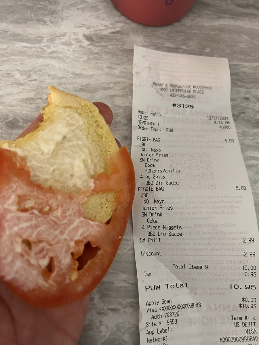 chrisharrell198's tweet photo. @Wendys   I’m sure you can see the request for no mayo on the receipt.   What happens when someone with allergies is ignored when they have special requests? https://t.co/EpbCob3cVn