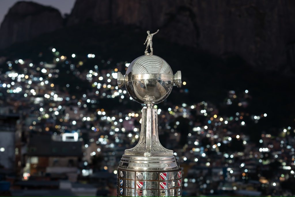 🏆 Feliz año nuevo. 

Feliz ano novo! 🍾

#GloriaEterna!
