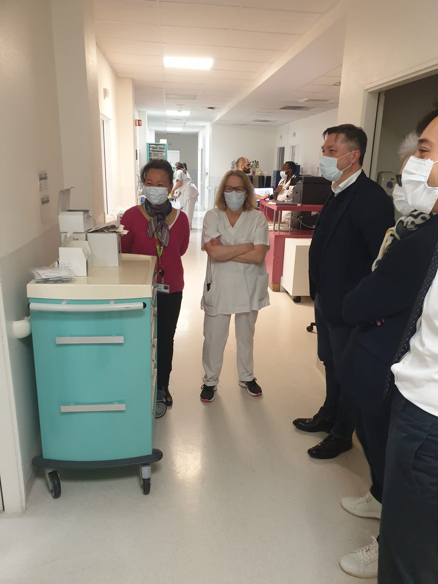 Prefet91's tweet image. #REVEILLON2023 #AvosCôtés @prefet91 s’est rendu avec @ARS_IDF au centre hospitalier du sud francilien #CHSF à @Corbeil91100 et au centre d’appel du @sdis91 et du @SUdF_Officiel #SAMU91 pour marquer son soutien aux personnels engagés pendant cette soirée