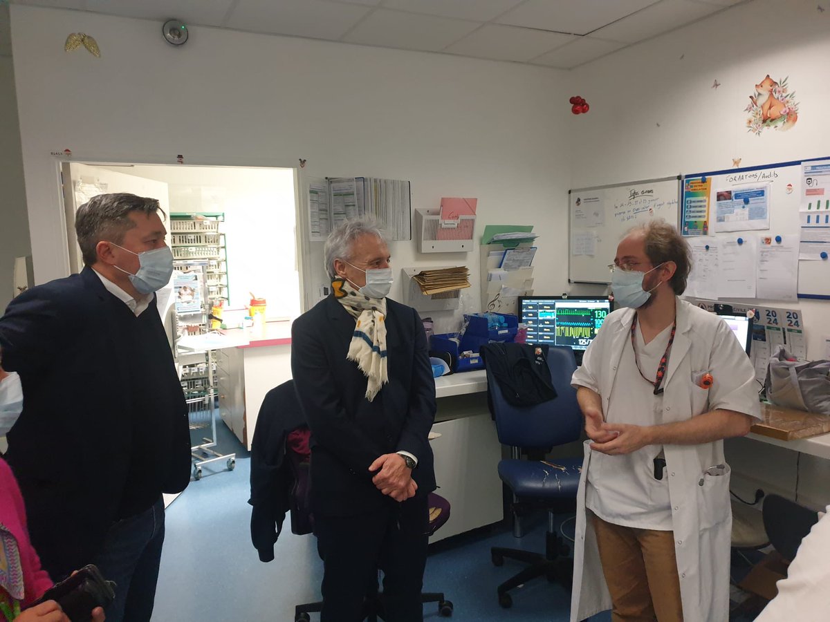 Prefet91's tweet image. #REVEILLON2023 #AvosCôtés @prefet91 s’est rendu avec @ARS_IDF au centre hospitalier du sud francilien #CHSF à @Corbeil91100 et au centre d’appel du @sdis91 et du @SUdF_Officiel #SAMU91 pour marquer son soutien aux personnels engagés pendant cette soirée