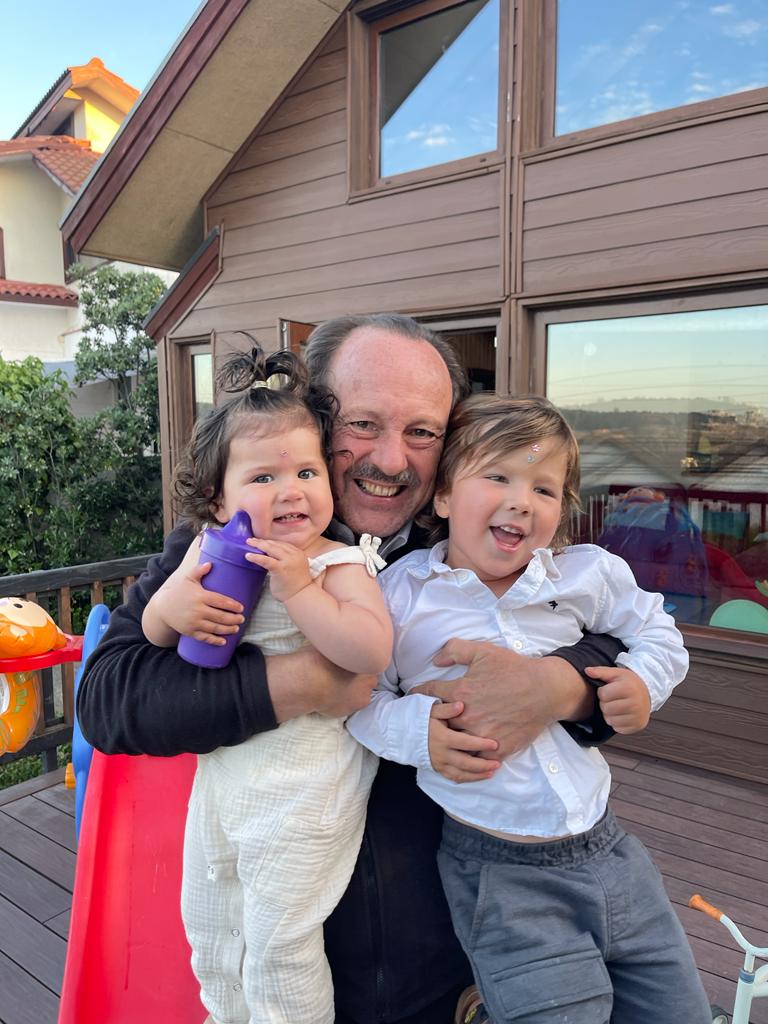 JFGallardoPerez's tweet photo. Despidiendo el año 2023 con Amalia y Tomás en #Reñaca https://t.co/CLc88pXCjA