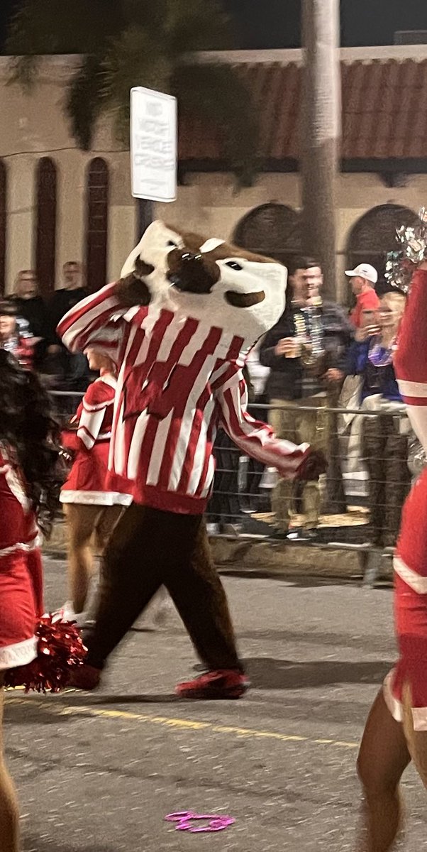 Awesome having thousands of Badgers in Tampa!  #OnWisconsin!