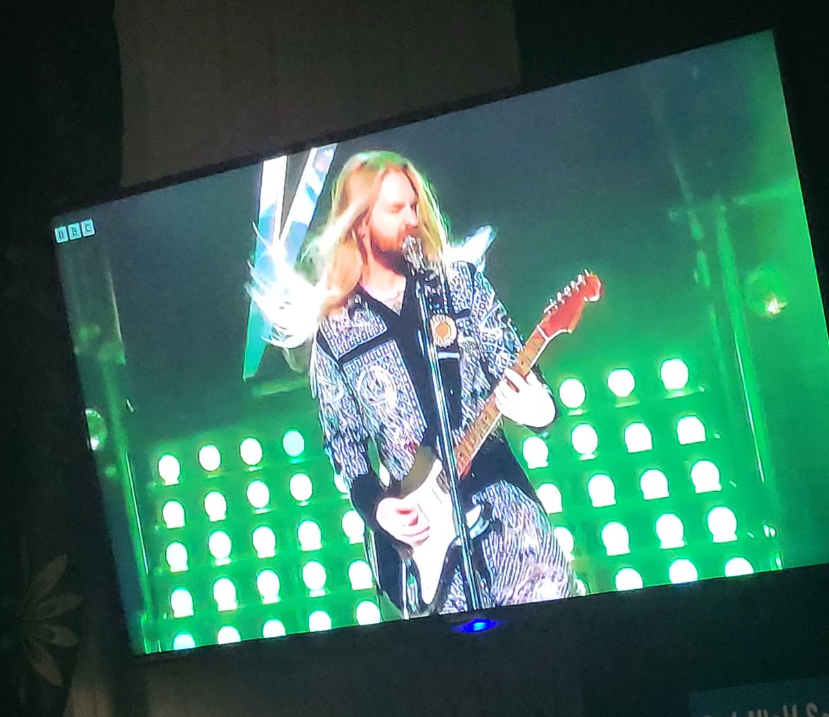 featuredgrace's tweet photo. @SamRyderMusic replaying 2022 New Years Eve party because Rick Astley doesn't come close. #SamToRockNewYearsEveryYear https://t.co/xv75YyjL06