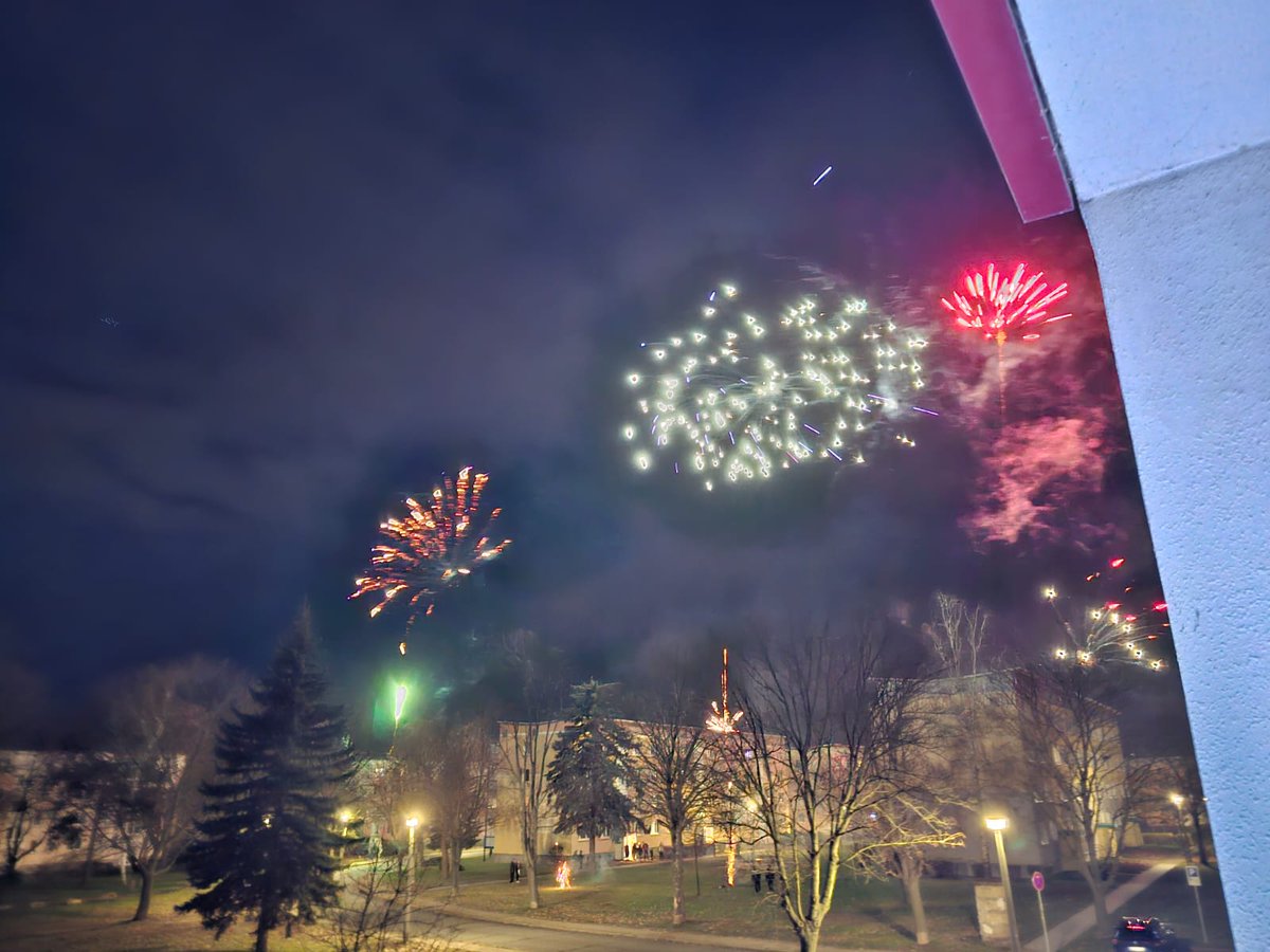 Happy new year to everyone  // Gesundes neues Jahr euch allen 😊