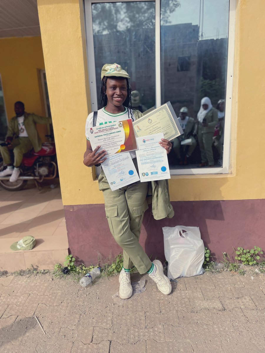 adeh_dhee's tweet photo. Been a rollercoaster of emotions mannnnn🥹
I’m soo grateful to God …
Happy year 2024😘❤️ https://t.co/rf4GrMG6bS