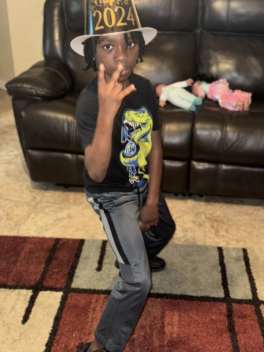 real_kb5's tweet image. My babies getting big on me or I’m getting old either way I don’t like it!! 

#Twinz
#BadButt