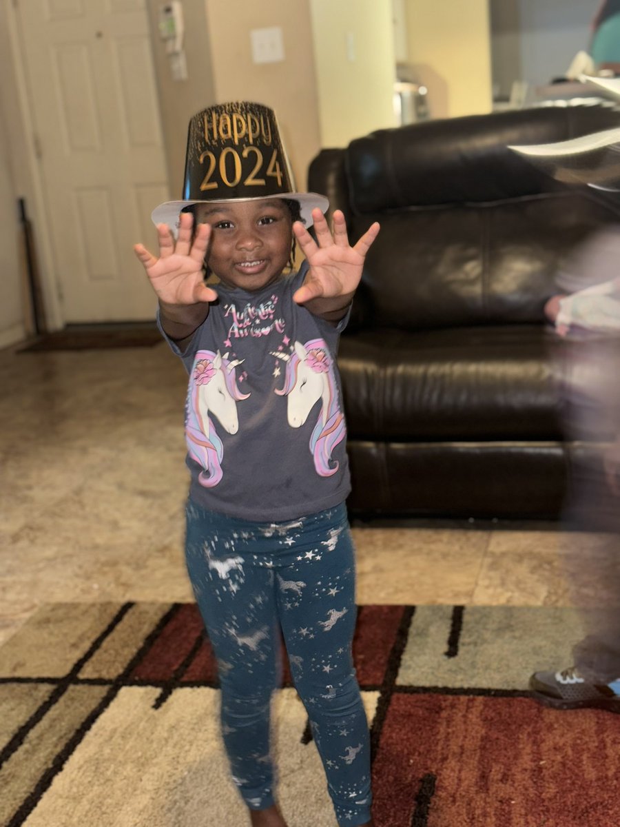 real_kb5's tweet image. My babies getting big on me or I’m getting old either way I don’t like it!! 

#Twinz
#BadButt