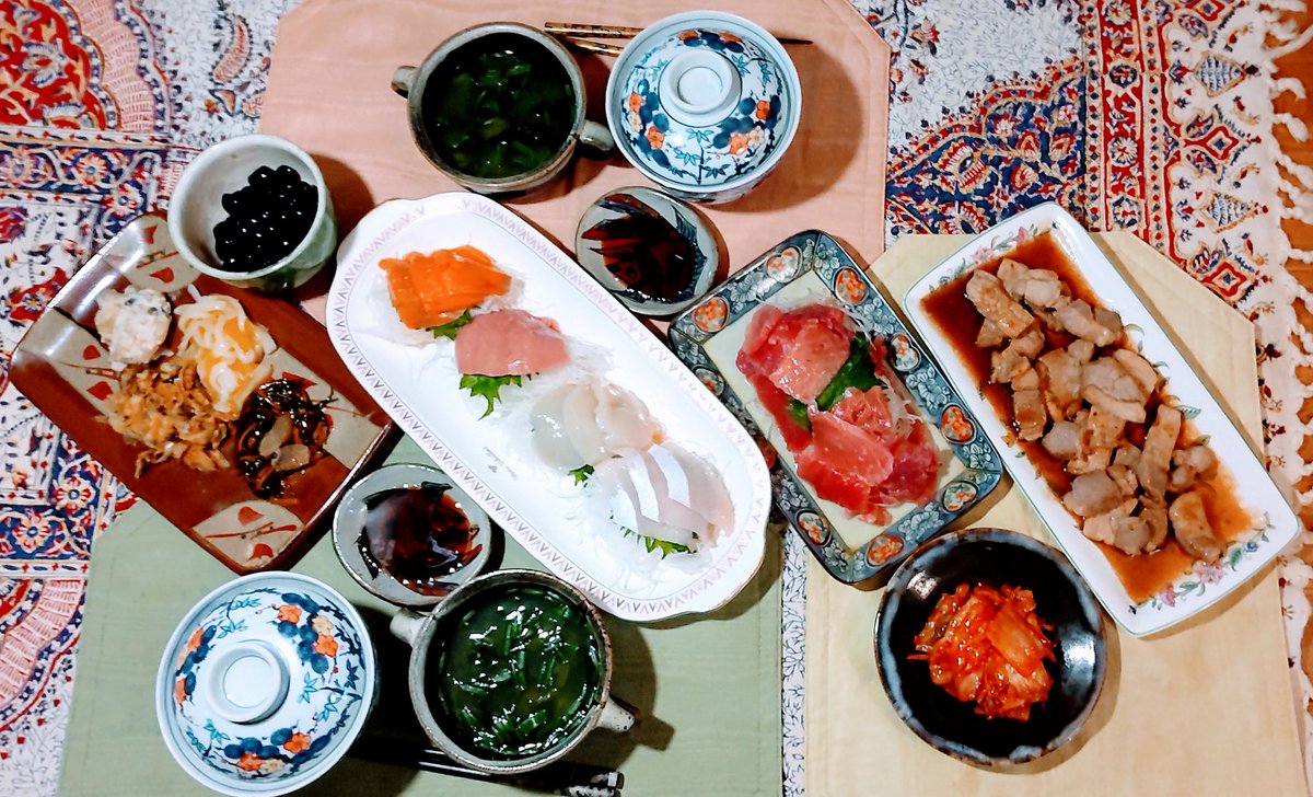 Ikunorins's tweet photo. Cooking early in the morning. 

New year. your happiness and I wish for world peace...20:24. 

Currently busy with sound production...

明けました。 https://t.co/42rHw3Y32m