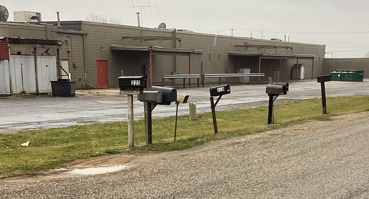 Shanneighteen's tweet image. #utility #truck=#shutdown
12:42PM=36=#Day351 
#budlight=83&amp;gt;&amp;lt;38=#JFKJR #planecrash age 38=10.28=#Qdrop1=#election #darkdays #football (#SuperBOWL/#puppybowl)=Feb. 12=212=1.31=#youready 
#chichismexicanmudslide=215 =(35)=#istandwithTRUMP #XRPthestageisSET 
223=12.31
218 #SHOWTIME