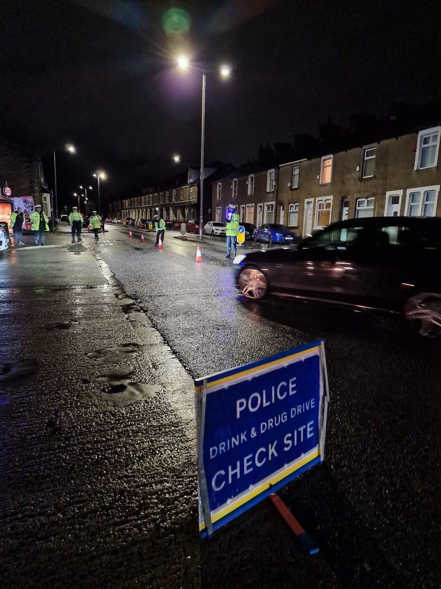 Team 5 RPU Officers have been conducting drink/drug drive checks on Colne Rd Burnley. 99% blew zero but surprisingly a Taxi driver provided a positive sample of 56 against the legal limit of 35 and was duly arrested.
#oplimit