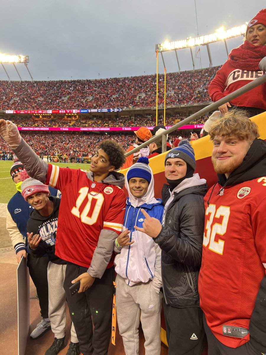 CoachJesseOwen's tweet image. Thank you @Chiefs for recognizing @GETrailblazerFB State Championship season! 

Our success this past season was the result of everyone’s efforts! 2023 team was reliable, tough, &amp;amp; unselfish!
#toGEther 🤘🏈
#leGEndary 🏆🥇
@GEHSBlazers 
@GardnerEdgerton