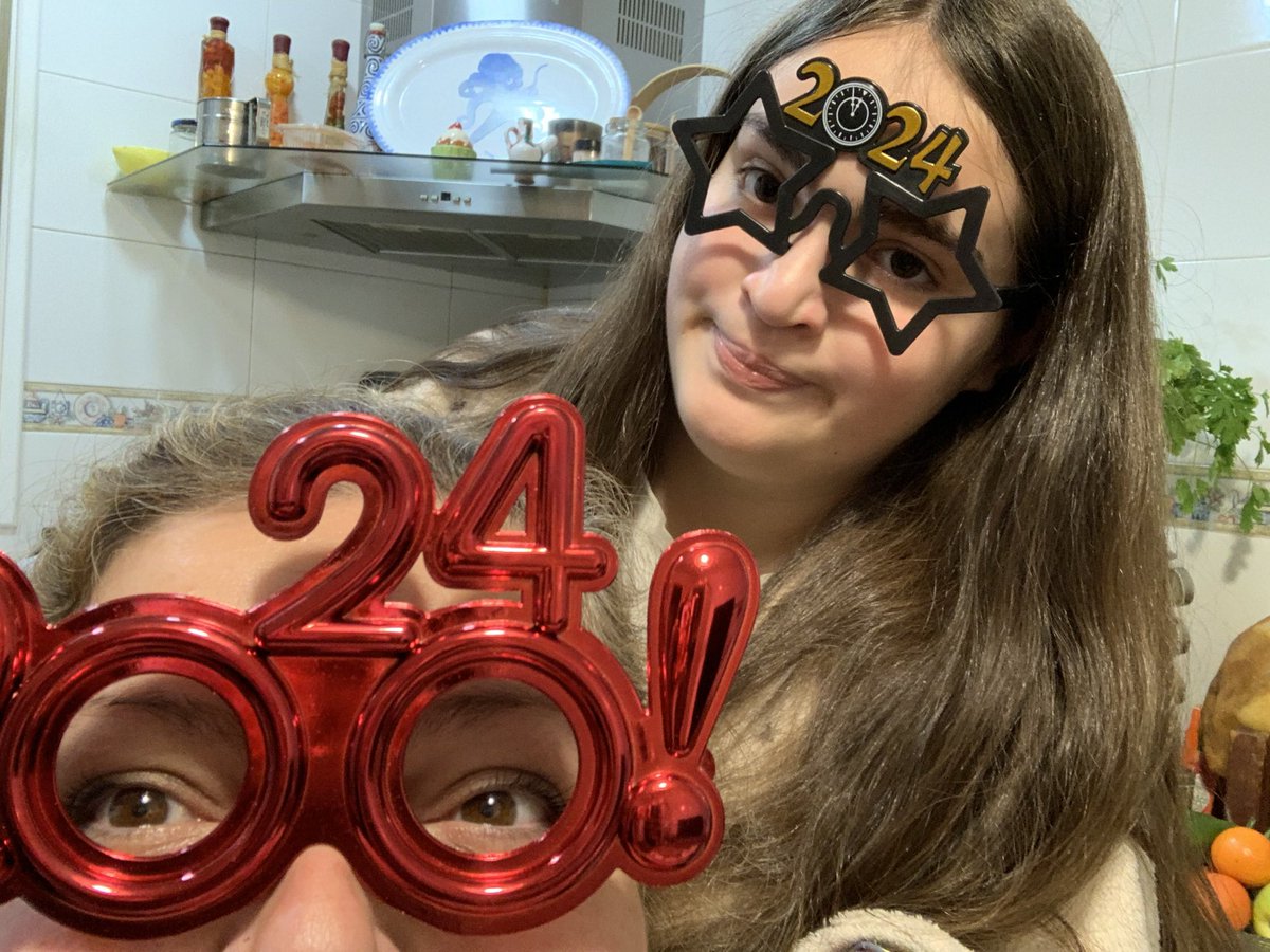 MariMacarmen's tweet photo. En casa sólo agradecemos.
2024, no te metas en ná.
Feliz año 2024 a todos!
#Gumer
#Gracias https://t.co/vvk7izY5qz