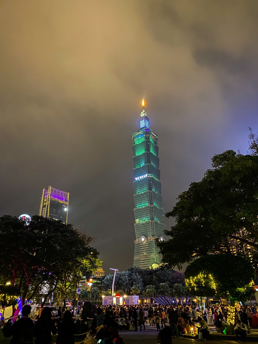 Catching the end of the #AlbaCeilidh on the morning of January 1st after ringing in the bells with fireworks at Taipei 101 last night 💥 Bliadhna Mhath Ùr / Happy New Year from Taiwan!
